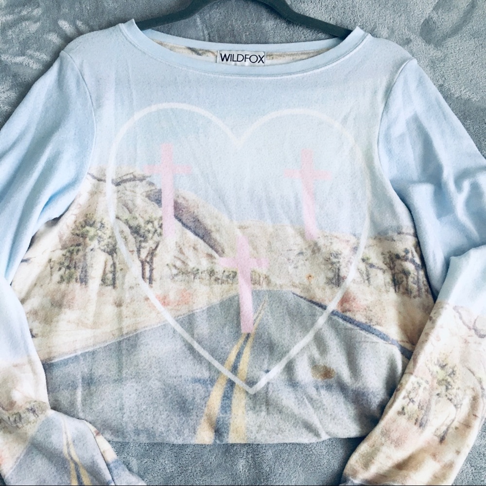 🦋WILDFOX🦋 Travel Heart Crosses Sweater